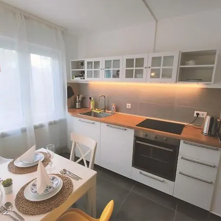 2 Schoene Naehe Hauptbahnhof *