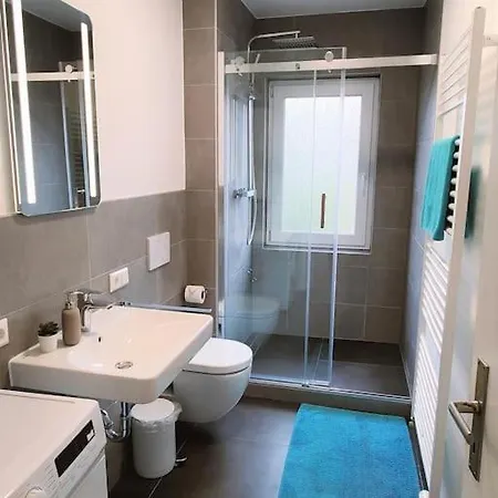 2 Schoene Naehe Hauptbahnhof Karlsruhe