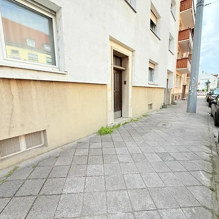 2 Schoene Naehe Hauptbahnhof Karlsruhe